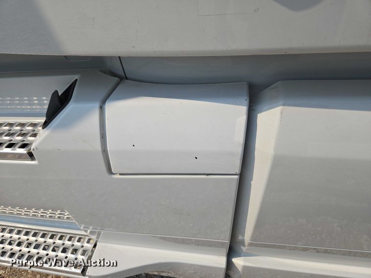 image for item EU3537 2019 Volvo VNL760 semi truck