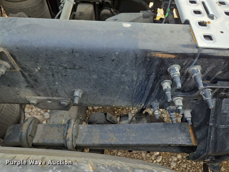 image for item EU3537 2019 Volvo VNL760 semi truck