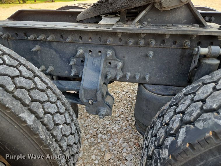 image for item EU3537 2019 Volvo VNL760 semi truck