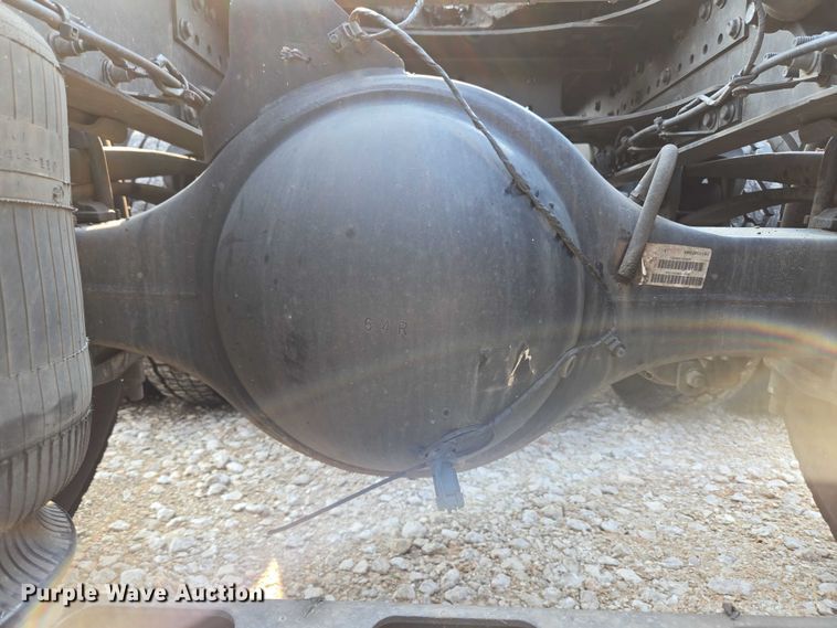 image for item EU3537 2019 Volvo VNL760 semi truck