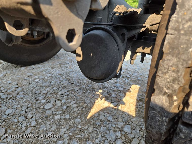 image for item EU3537 2019 Volvo VNL760 semi truck