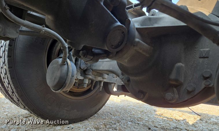 image for item EU3537 2019 Volvo VNL760 semi truck