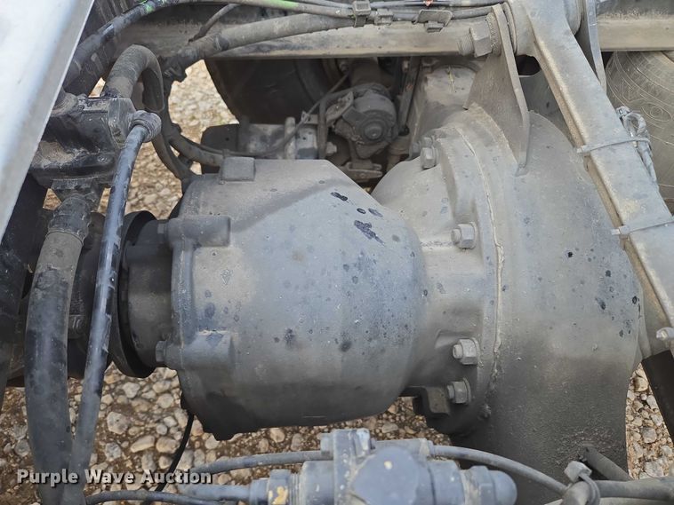 image for item EU3537 2019 Volvo VNL760 semi truck