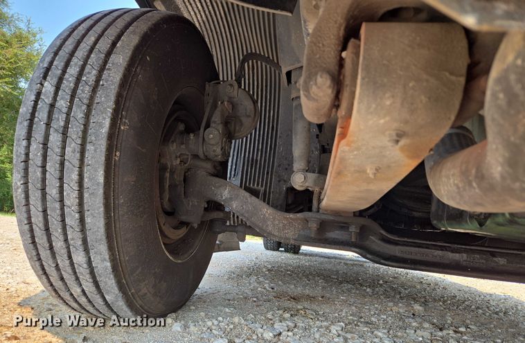 image for item EU3537 2019 Volvo VNL760 semi truck