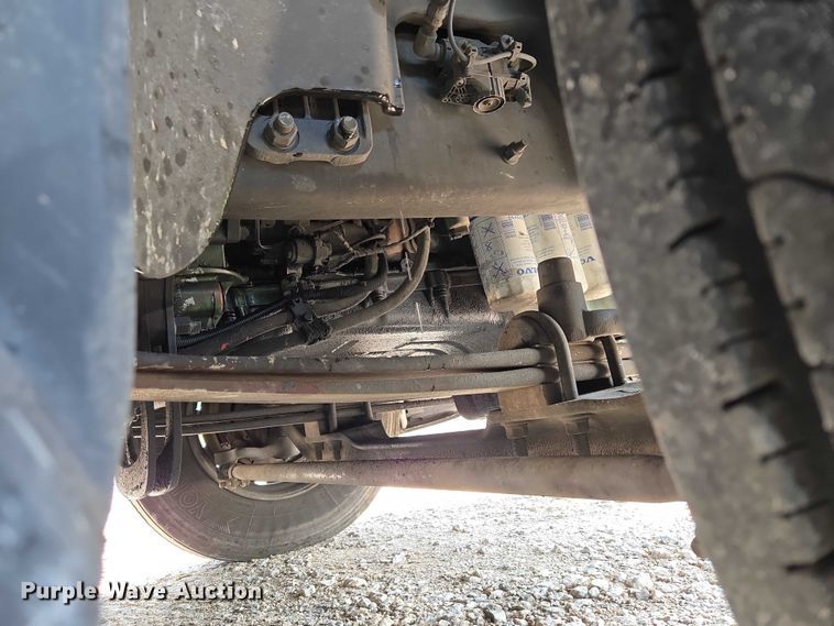 image for item EU3537 2019 Volvo VNL760 semi truck