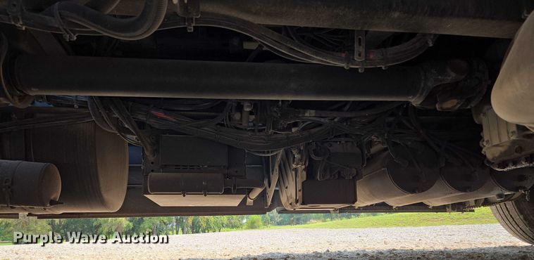 image for item EU3537 2019 Volvo VNL760 semi truck