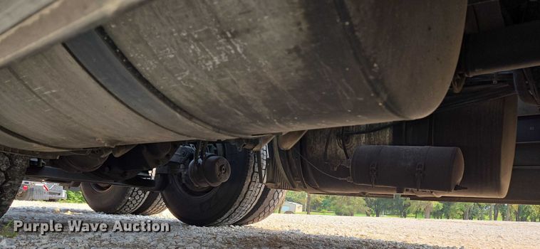 image for item EU3537 2019 Volvo VNL760 semi truck