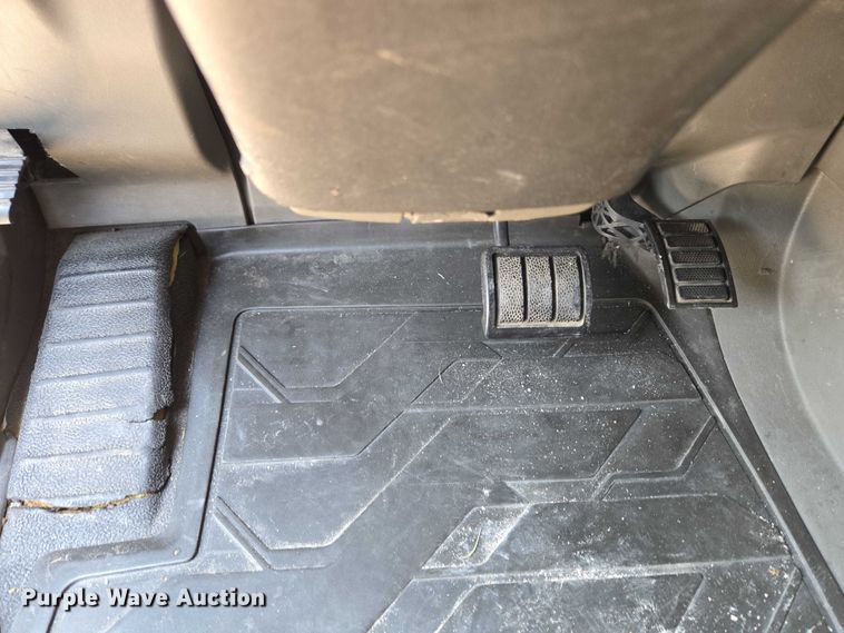 image for item EU3537 2019 Volvo VNL760 semi truck