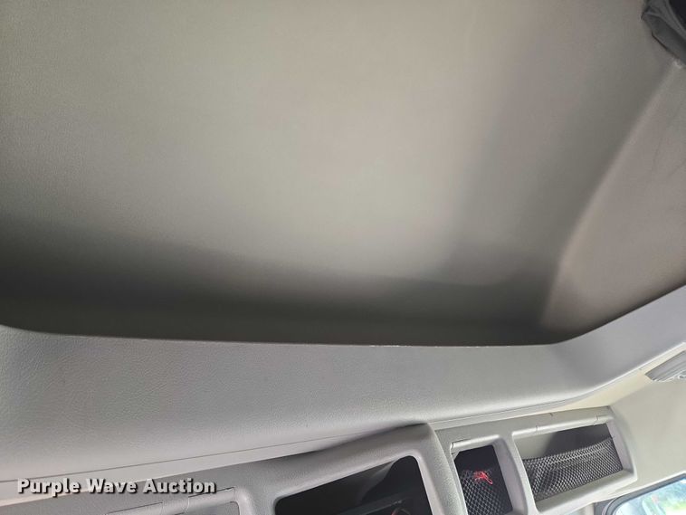 image for item EU3537 2019 Volvo VNL760 semi truck