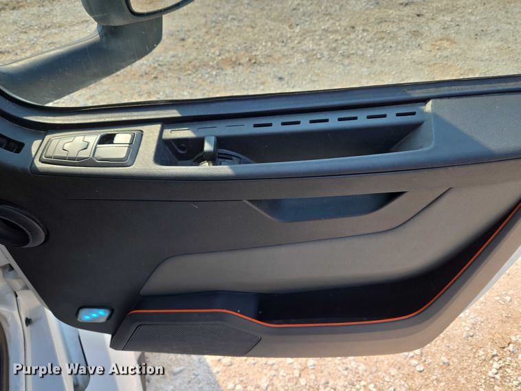 image for item EU3537 2019 Volvo VNL760 semi truck