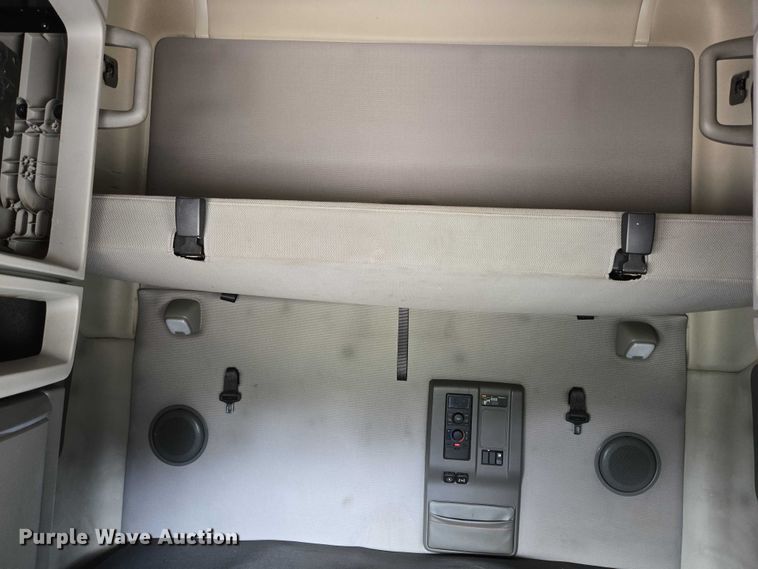 image for item EU3537 2019 Volvo VNL760 semi truck