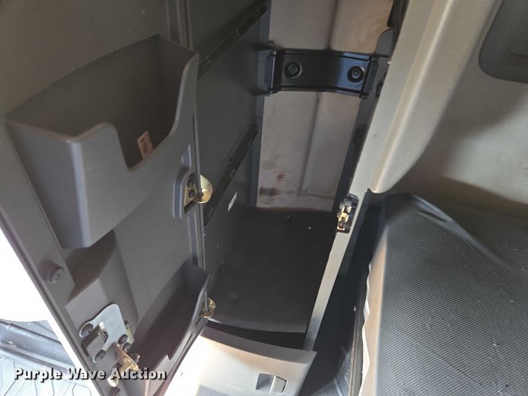 image for item EU3537 2019 Volvo VNL760 semi truck