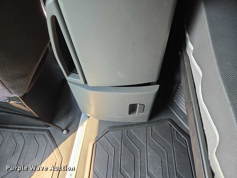 image for item EU3537 2019 Volvo VNL760 semi truck