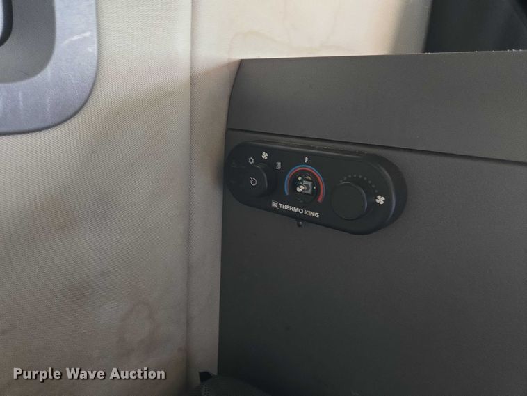 image for item EU3537 2019 Volvo VNL760 semi truck