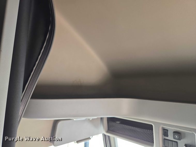 image for item EU3537 2019 Volvo VNL760 semi truck