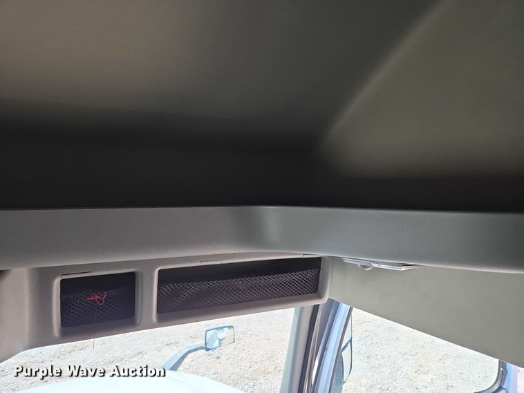 image for item EU3537 2019 Volvo VNL760 semi truck