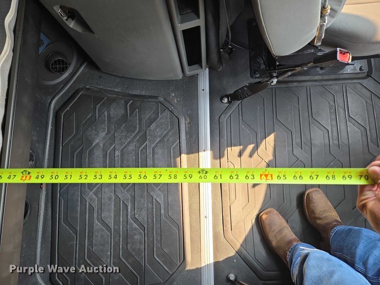 image for item EU3537 2019 Volvo VNL760 semi truck