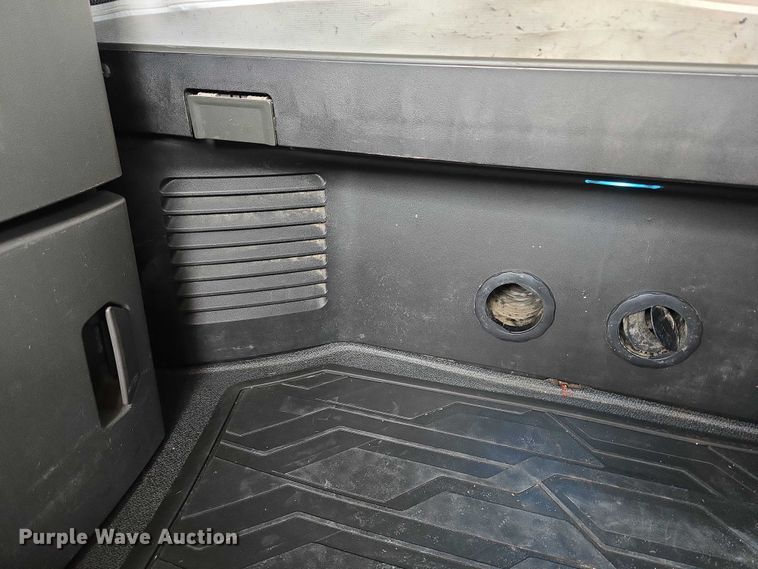 image for item EU3537 2019 Volvo VNL760 semi truck