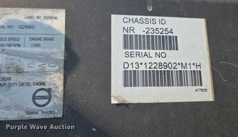 image for item EU3537 2019 Volvo VNL760 semi truck