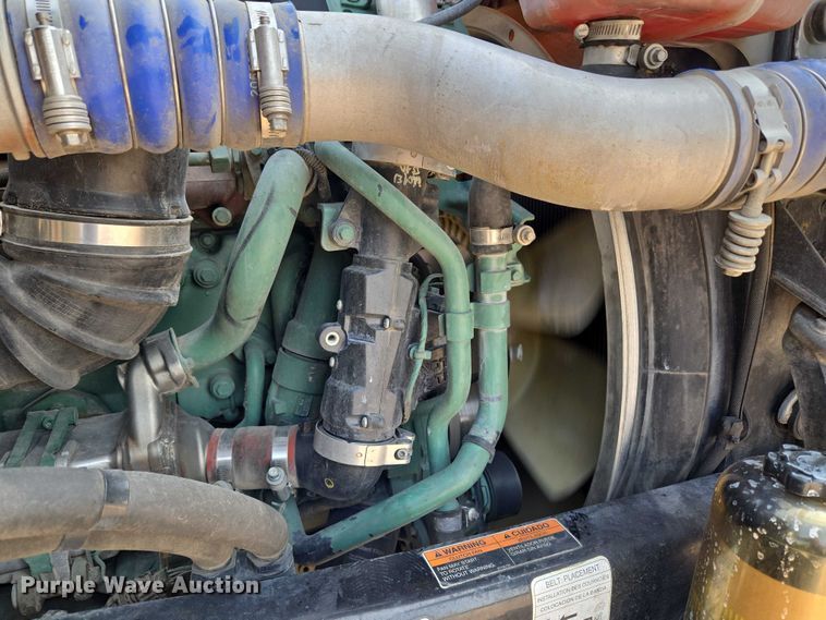 image for item EU3537 2019 Volvo VNL760 semi truck