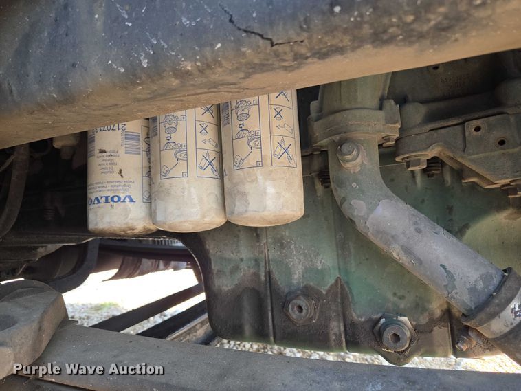 image for item EU3537 2019 Volvo VNL760 semi truck