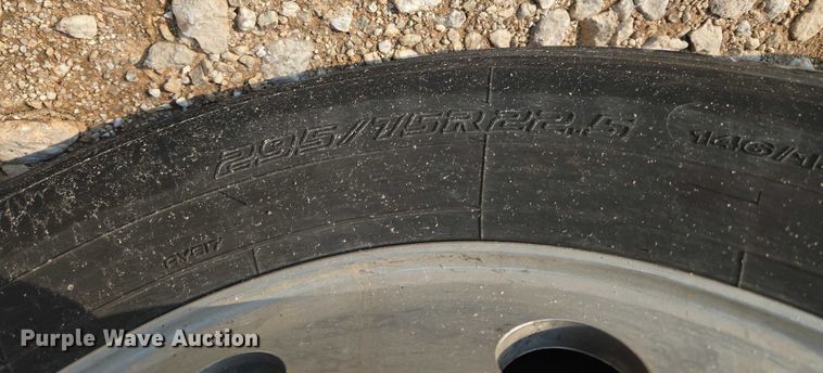 image for item EU3537 2019 Volvo VNL760 semi truck