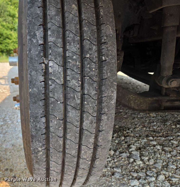 image for item EU3537 2019 Volvo VNL760 semi truck