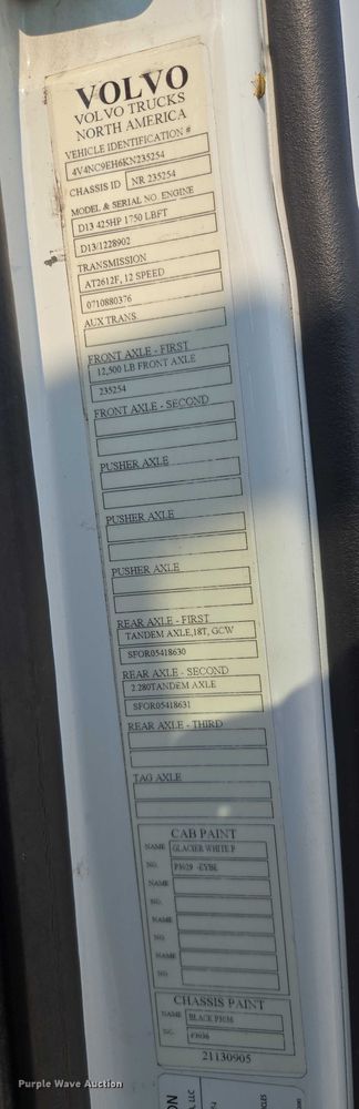 image for item EU3537 2019 Volvo VNL760 semi truck