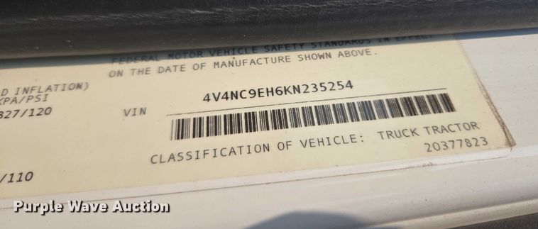 image for item EU3537 2019 Volvo VNL760 semi truck