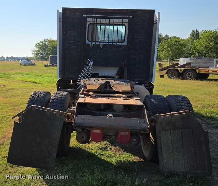 image for item EU3551 1989 Kenworth T40 semi truck