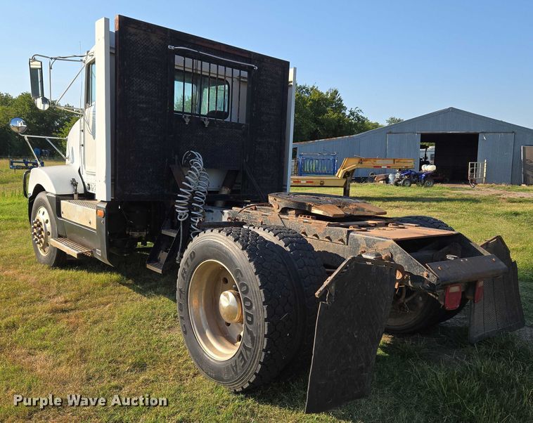 image for item EU3551 1989 Kenworth T40 semi truck