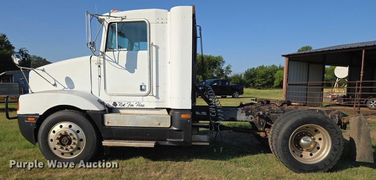 image for item EU3551 1989 Kenworth T40 semi truck