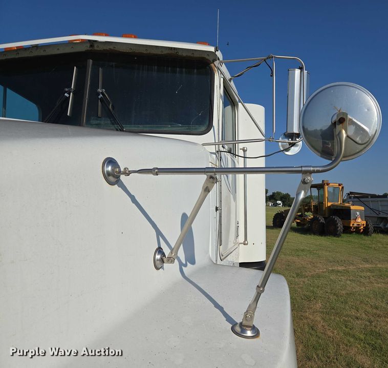 image for item EU3551 1989 Kenworth T40 semi truck