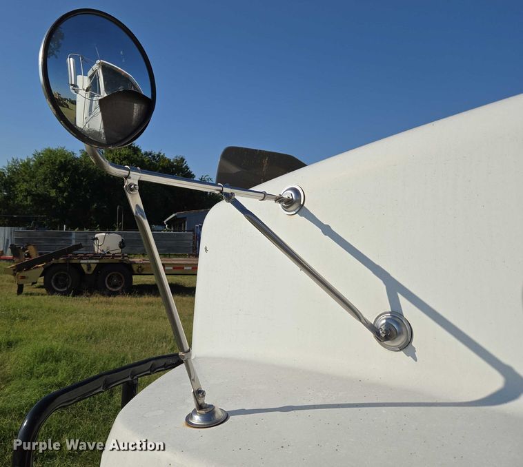 image for item EU3551 1989 Kenworth T40 semi truck