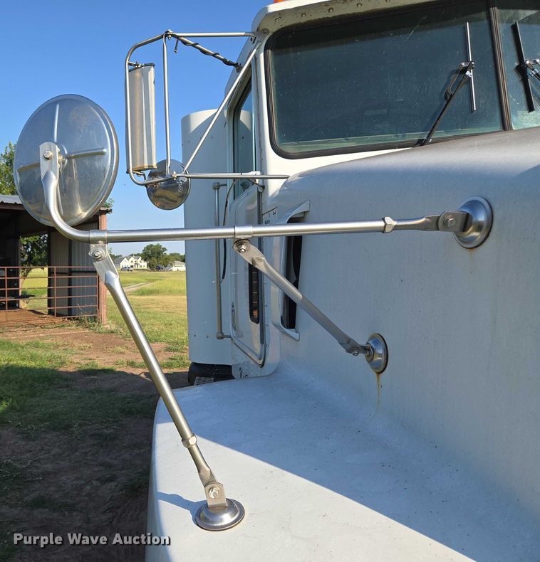 image for item EU3551 1989 Kenworth T40 semi truck