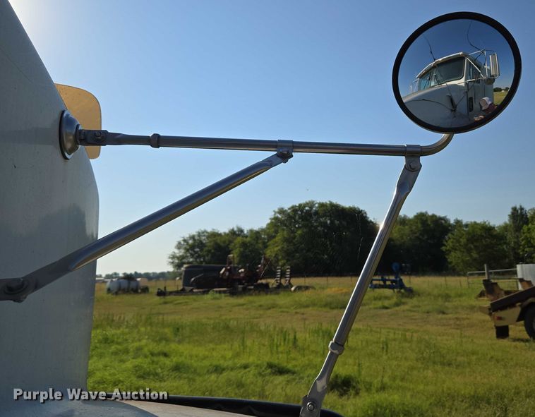 image for item EU3551 1989 Kenworth T40 semi truck