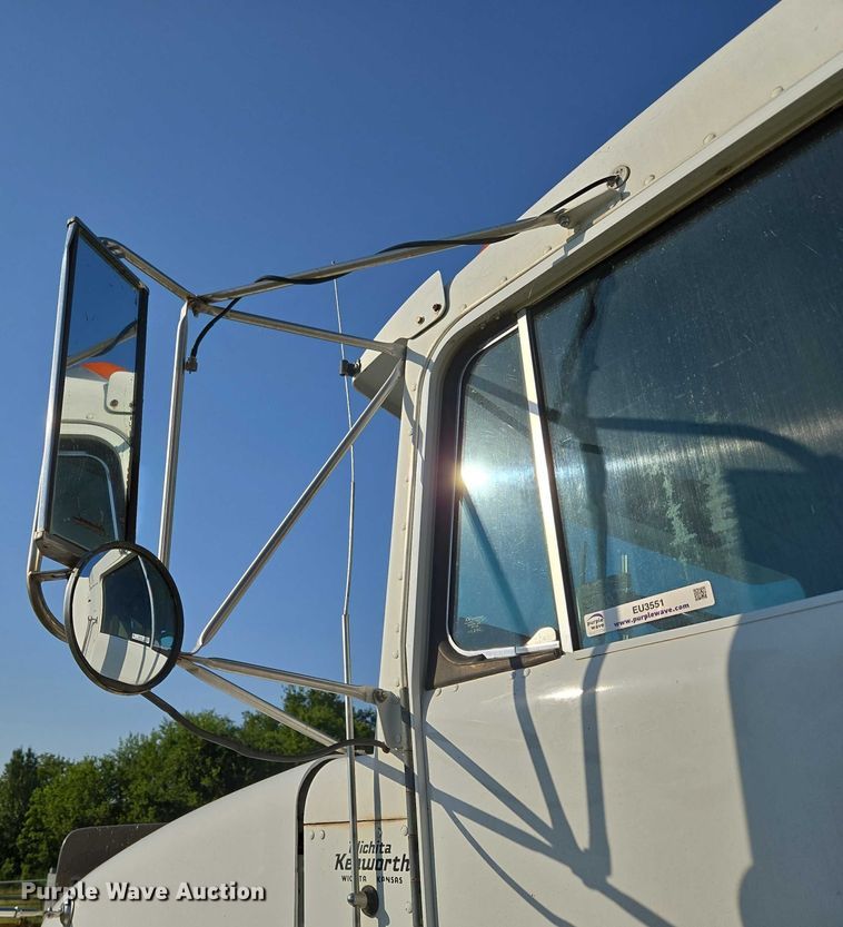 image for item EU3551 1989 Kenworth T40 semi truck