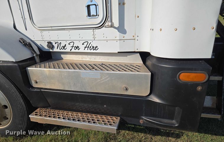 image for item EU3551 1989 Kenworth T40 semi truck