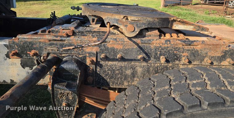 image for item EU3551 1989 Kenworth T40 semi truck