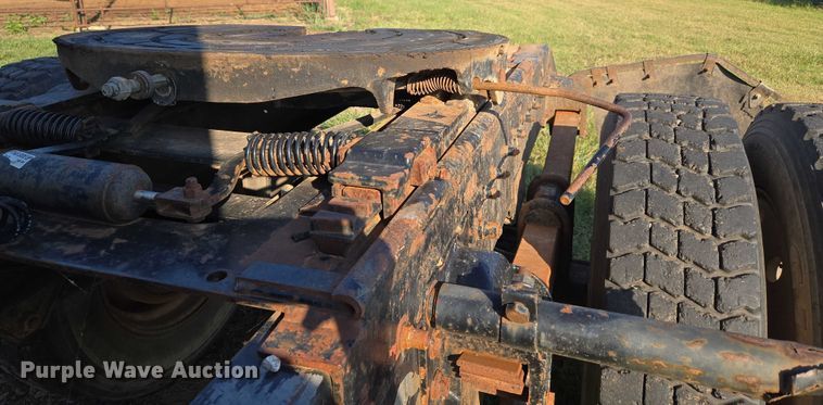 image for item EU3551 1989 Kenworth T40 semi truck