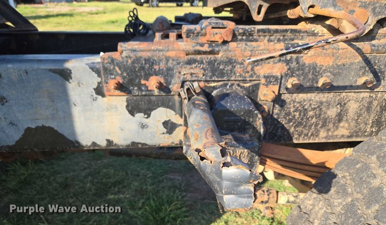 image for item EU3551 1989 Kenworth T40 semi truck