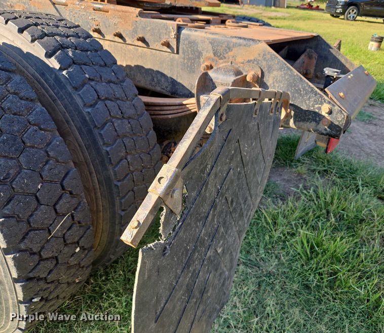 image for item EU3551 1989 Kenworth T40 semi truck