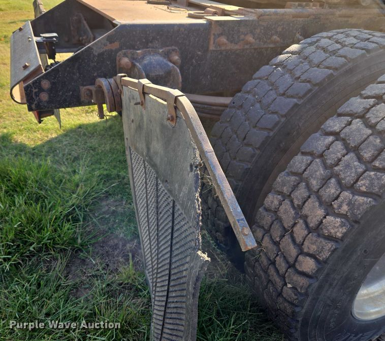 image for item EU3551 1989 Kenworth T40 semi truck