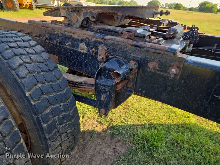 image for item EU3551 1989 Kenworth T40 semi truck