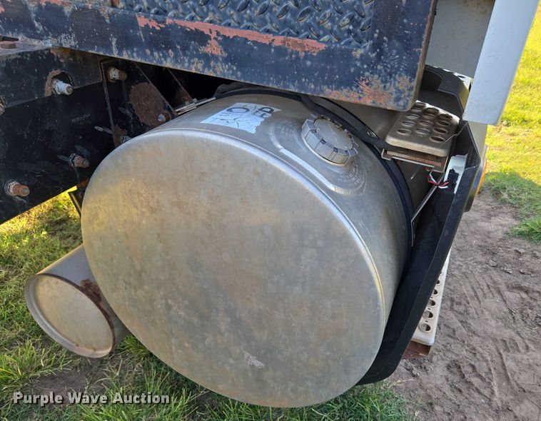 image for item EU3551 1989 Kenworth T40 semi truck