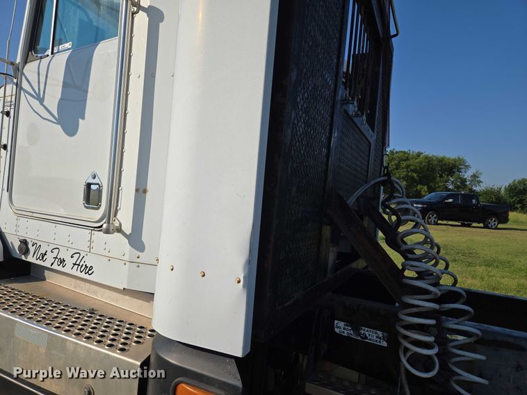 image for item EU3551 1989 Kenworth T40 semi truck