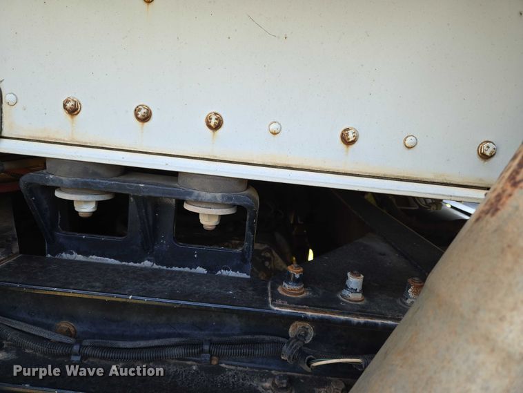 image for item EU3551 1989 Kenworth T40 semi truck