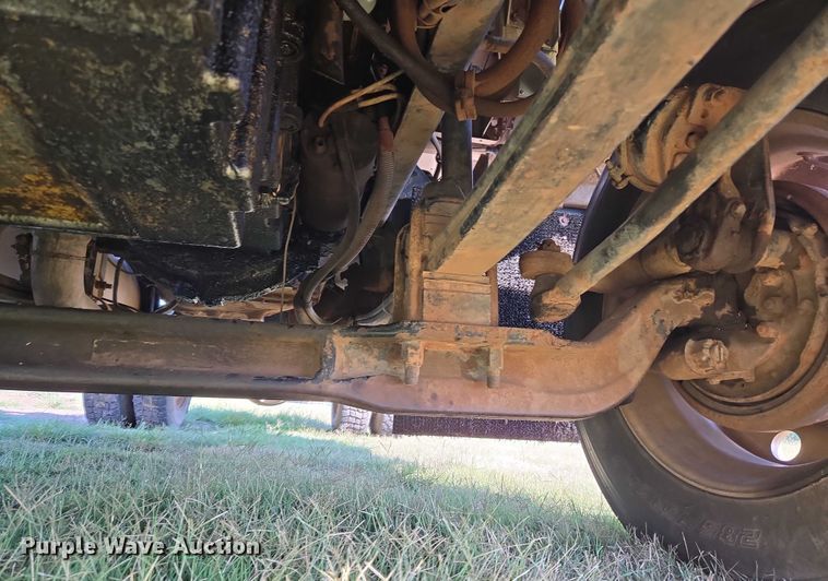 image for item EU3551 1989 Kenworth T40 semi truck