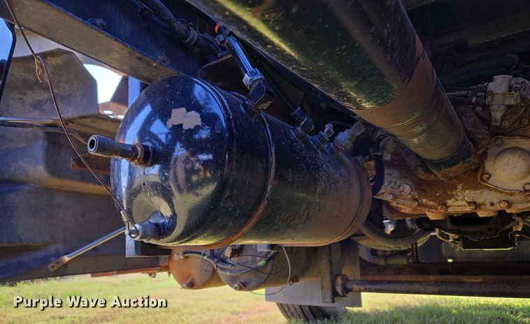 image for item EU3551 1989 Kenworth T40 semi truck