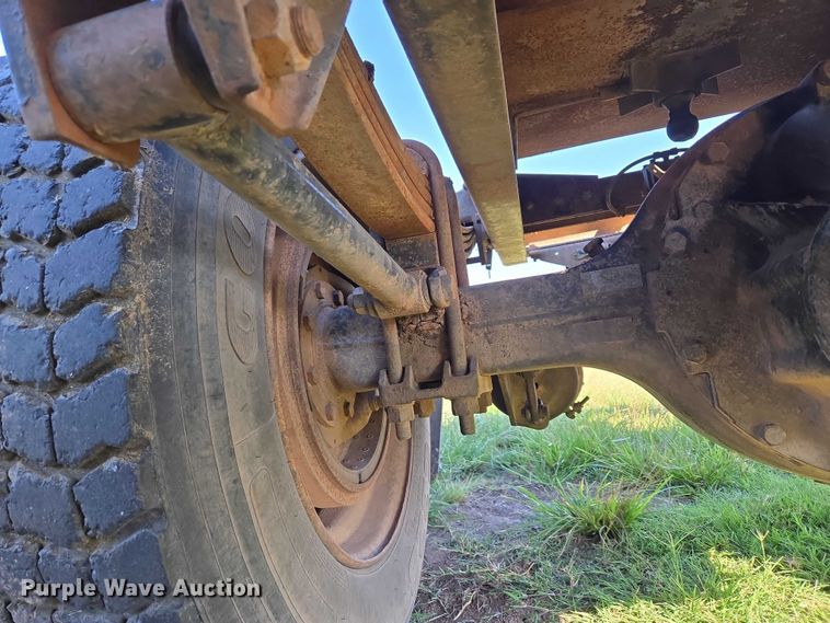 image for item EU3551 1989 Kenworth T40 semi truck